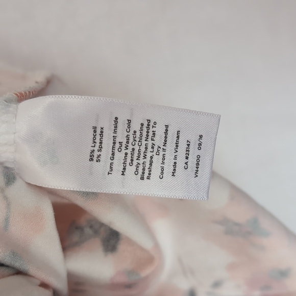 🍉 Talbot's White Peach Floral Tencel Cap Sleeve Ruched Front Tee Size Medium - Picture 4 of 5